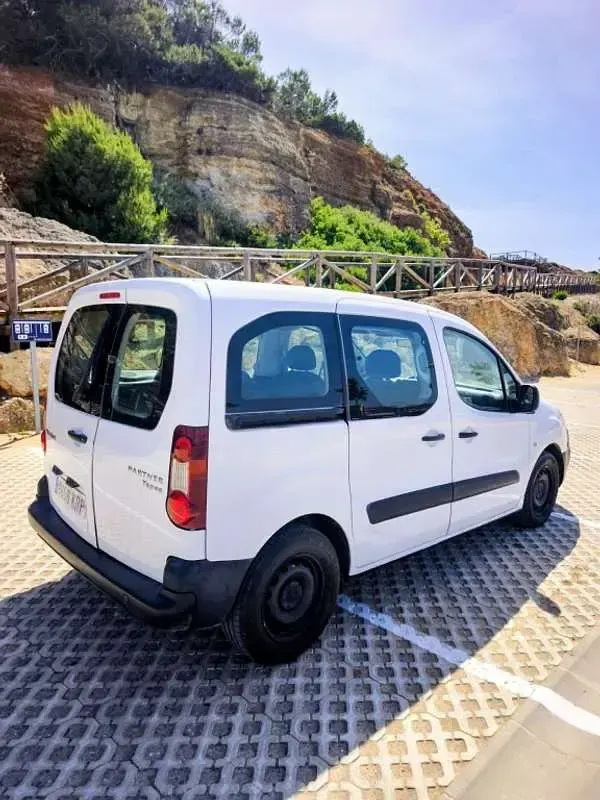 Usado Peugeot TePee Access 75 CV (55 kW) 2018 Blanco Van
