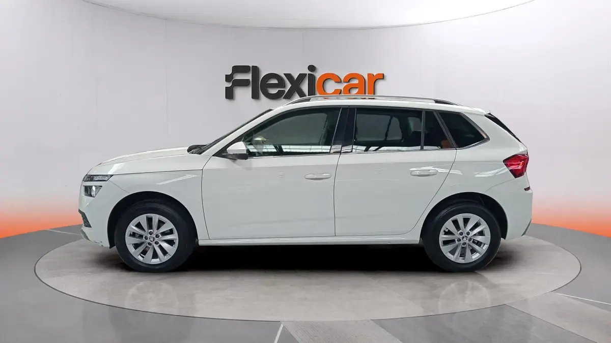 Usado Skoda Kamiq Selection 95 CV (69 kW) 2023 Blanco SUV