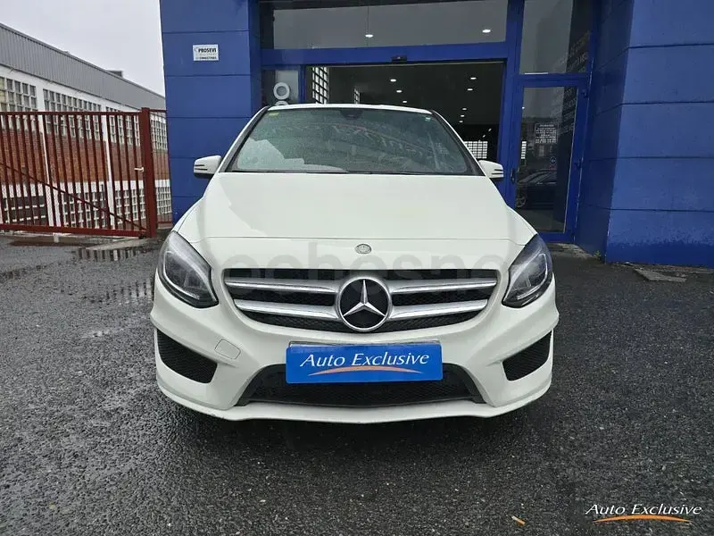 Usado Mercedes B200 AMG line 136 CV (100 kW) 2015 Blanco Utilitario