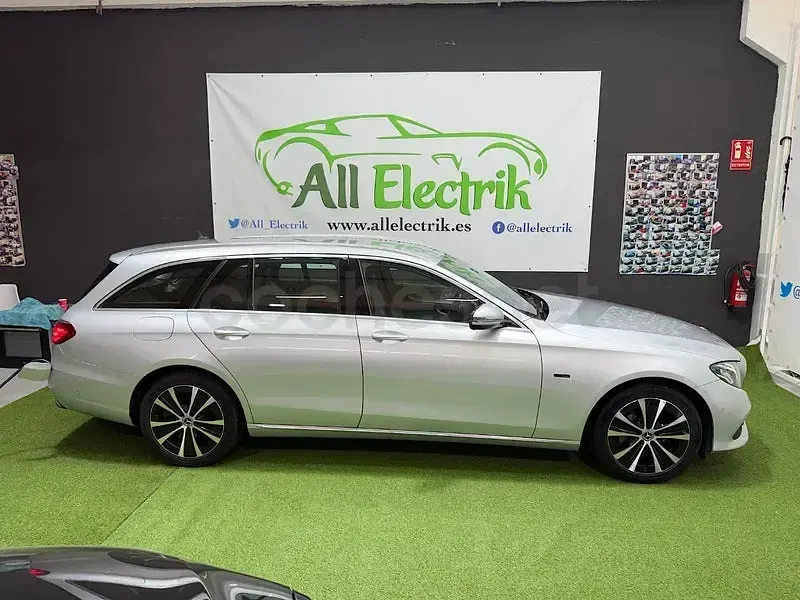 Usado Mercedes E300 306 CV (225 kW) 2019 Gris / plata Familiar