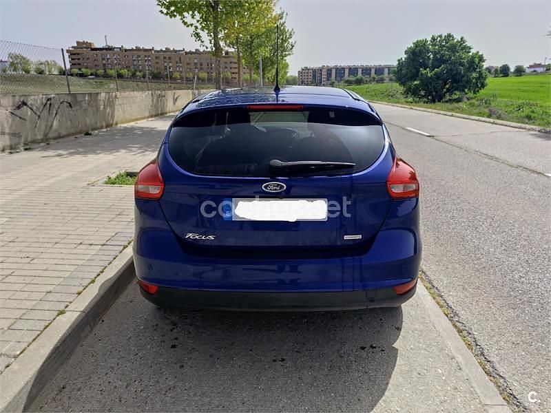 Begagnad Ford Focus Titanium 125 HK (91 kW) 2016 Blå Sedan