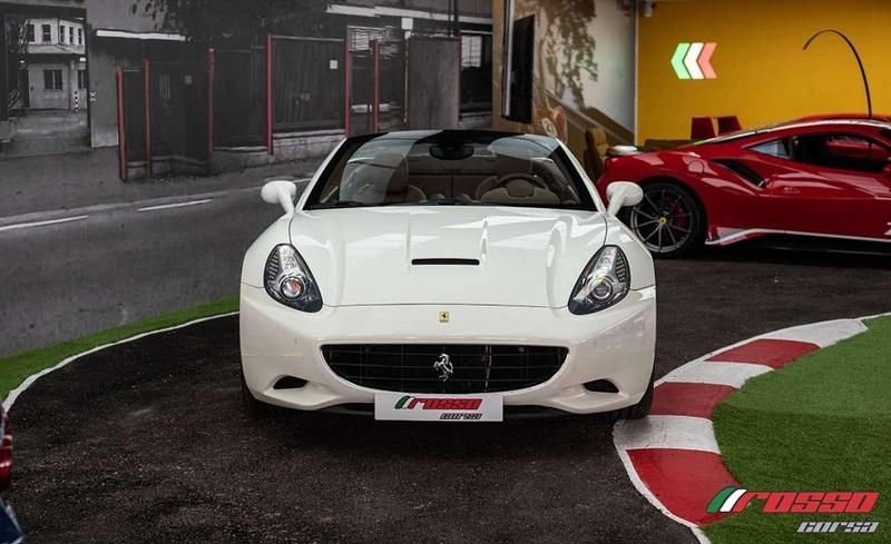 Usado Ferrari California 489 CV (359 kW) 2013 Blanco Descapotable