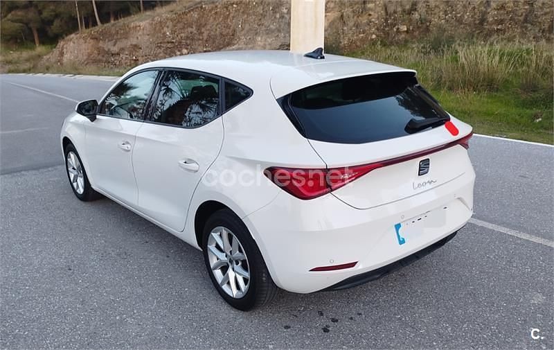 Usado Seat Leon Style 115 CV (84 kW) 2021 Blanco Berlina