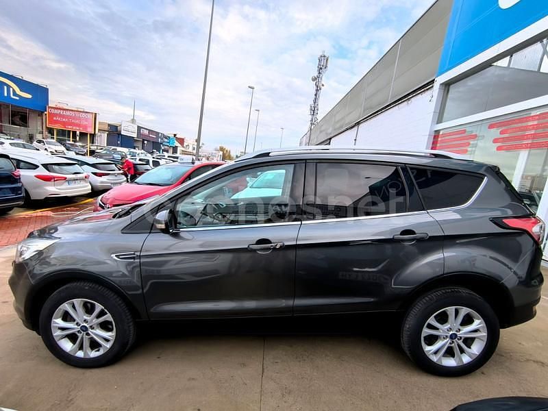 Usado Ford Kuga Trend 120 CV (88 kW) 2018 Gris / plata SUV