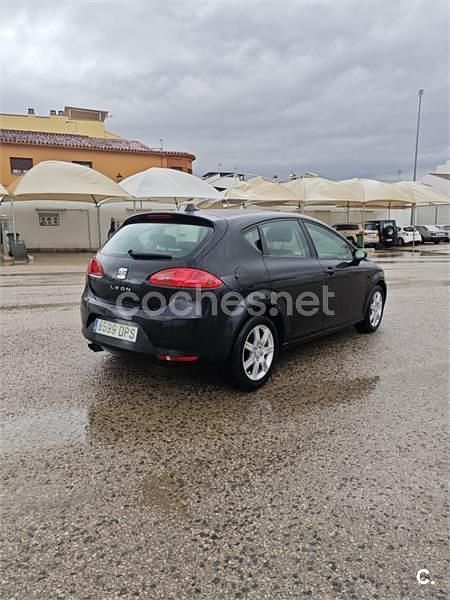 Usado Seat Leon Reference 140 CV (102 kW) 2005 Negro Utilitario