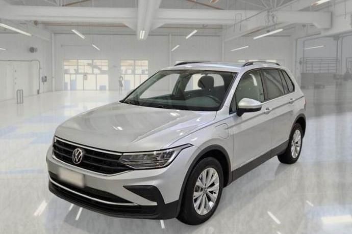 Plateado Usado 2021 VW Tiguan Life SUV | 25.850 € (Buen precio) - Imagen 1/4