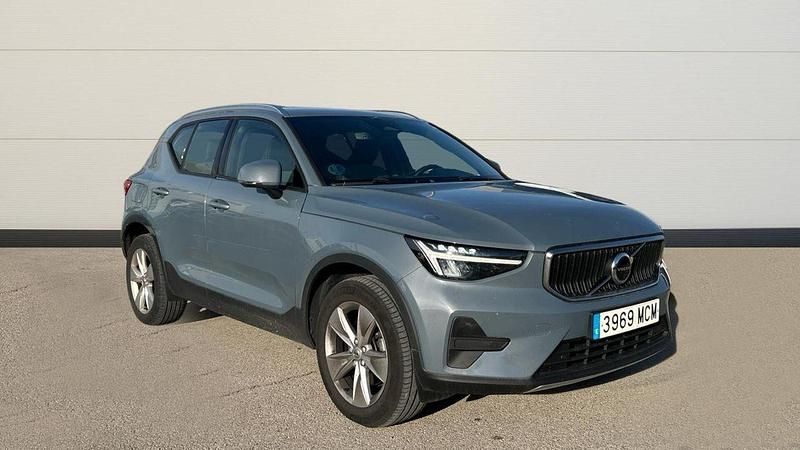 Usado Volvo XC40 Momentum 163 CV (119 kW) 2022 Gris SUV