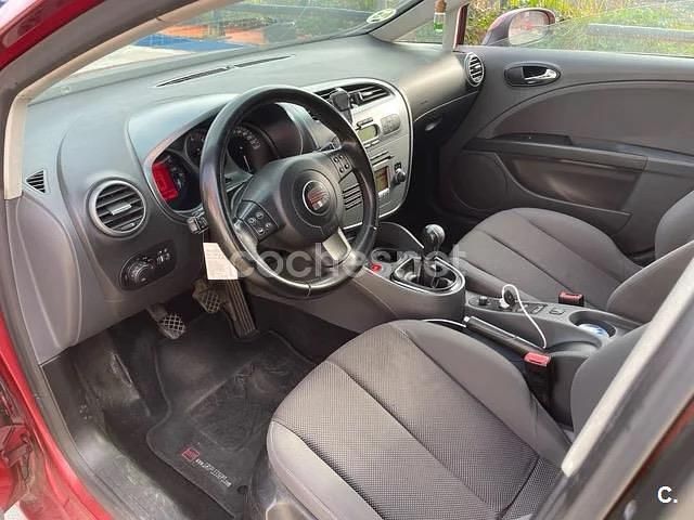 Usado Seat Leon Stylance 105 CV (77 kW) 2007 Granate Utilitario