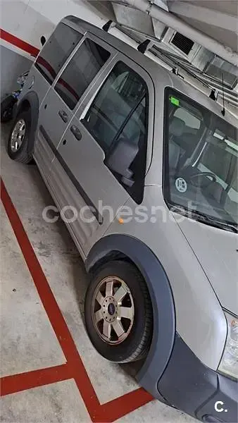 Usado Ford Tourneo Connect Trend 115 CV (84 kW) 2013 Gris / plata Monovolumen