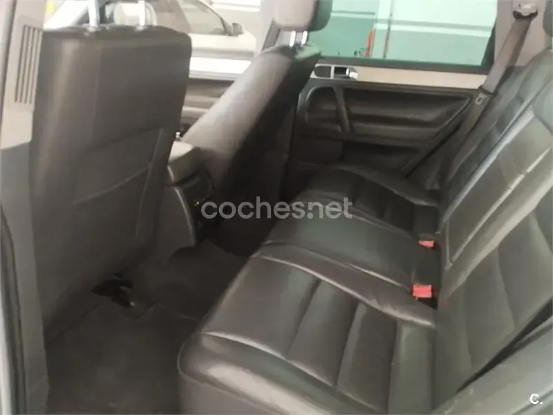 Usado VW Touareg 225 CV (165 kW) 2006 Gris / plata SUV