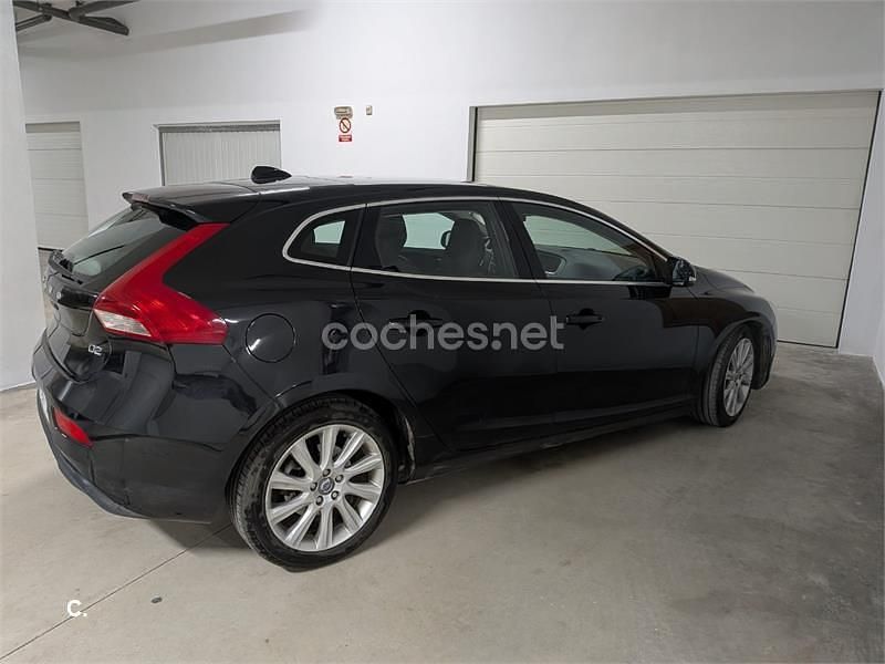 Usado Volvo V40 Momentum 115 CV (84 kW) 2014 Negro Berlina