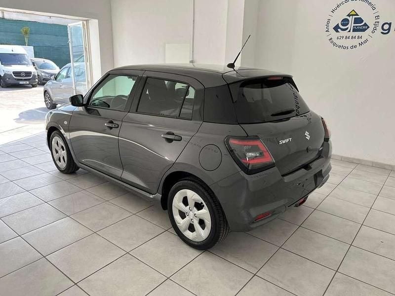 Usado Suzuki Swift 83 CV (61 kW) 2024 Gris Utilitario