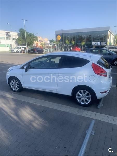 Blanco Usado 2011 Ford Fiesta Trend Utilitario | 3400 € (Buen precio) - Imagen 1/2