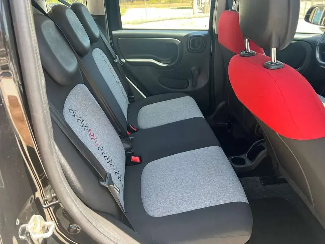 Usado Fiat Panda Easy 69 CV (50 kW) 2018 Negro Utilitario