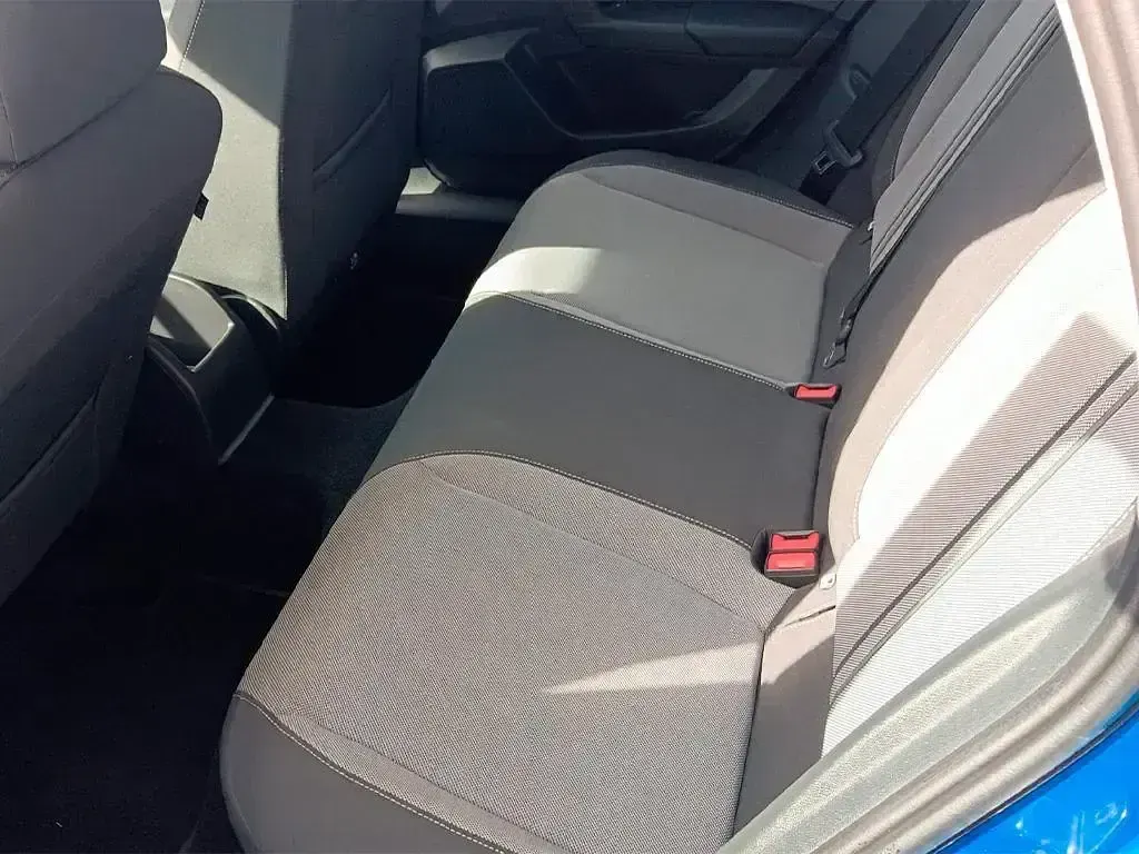 Usado Seat Leon Style 110 CV (80 kW) 2024 Azul Berlina