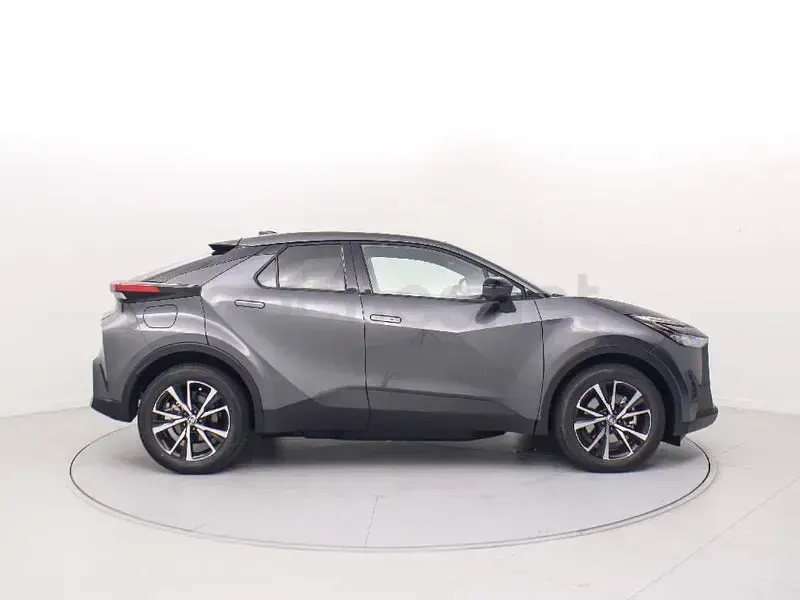 Usado Toyota C-HR Advance 140 CV (102 kW) 2025 Gris / plata SUV