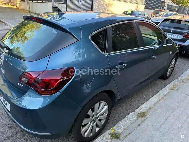 Usado Opel Astra Excellence 110 CV (80 kW) 2011 Azul Familiar