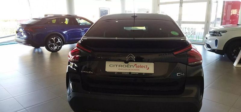 Usado Citroën e-C4 Shine 100 kW (136 CV) 2022 Negro perla nera Berlina