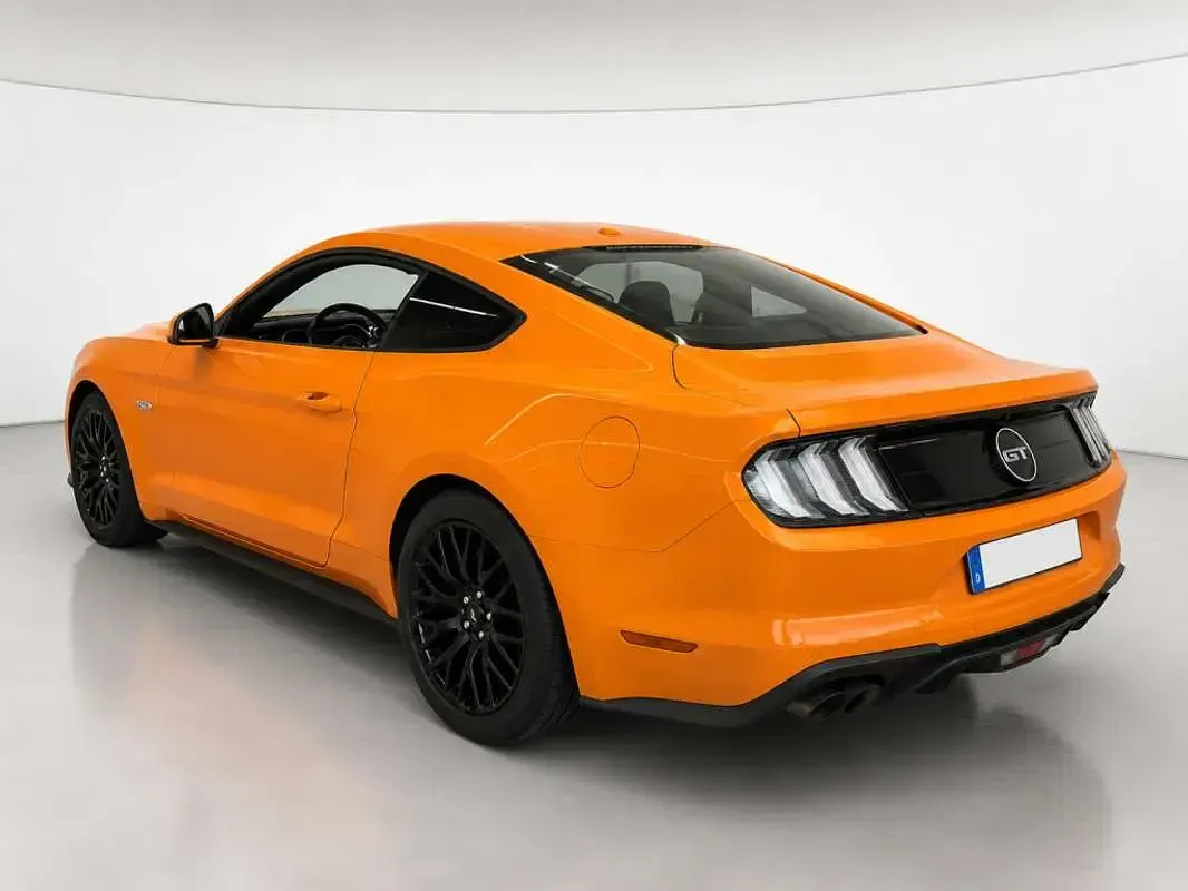 Usado Ford Mustang GT Fastback 457 CV (336 kW) 2020 Naranja Coupe