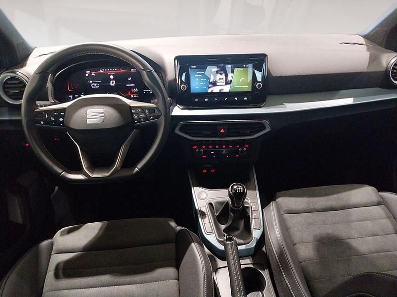 Usado Seat Arona Xperience 115 CV (84 kW) 2025 Gris SUV