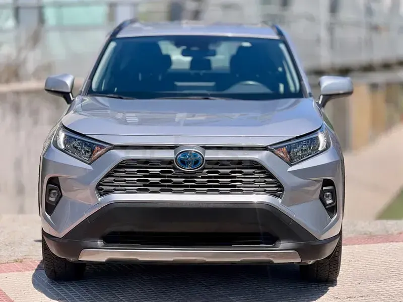 Usado Toyota RAV4 Hybrid Business Edition 218 CV (160 kW) 2022 Gris / plata SUV