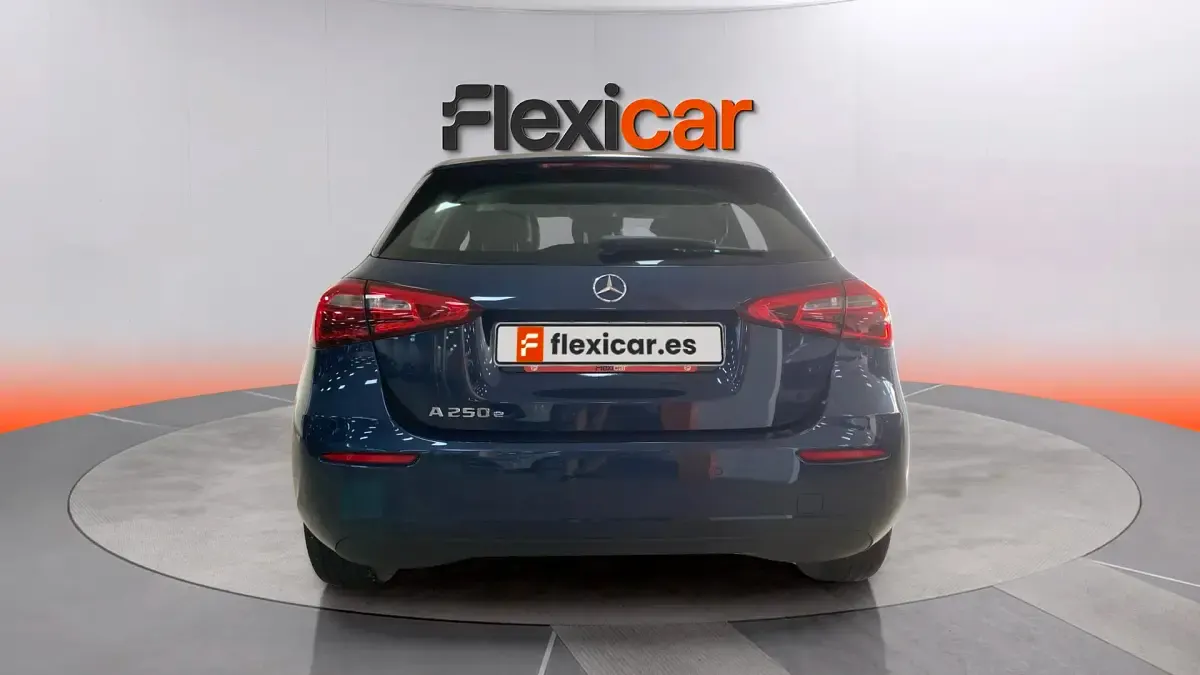 Käytetty Mercedes A250 218 HP (160 kW) 2021 Sininen Sedan