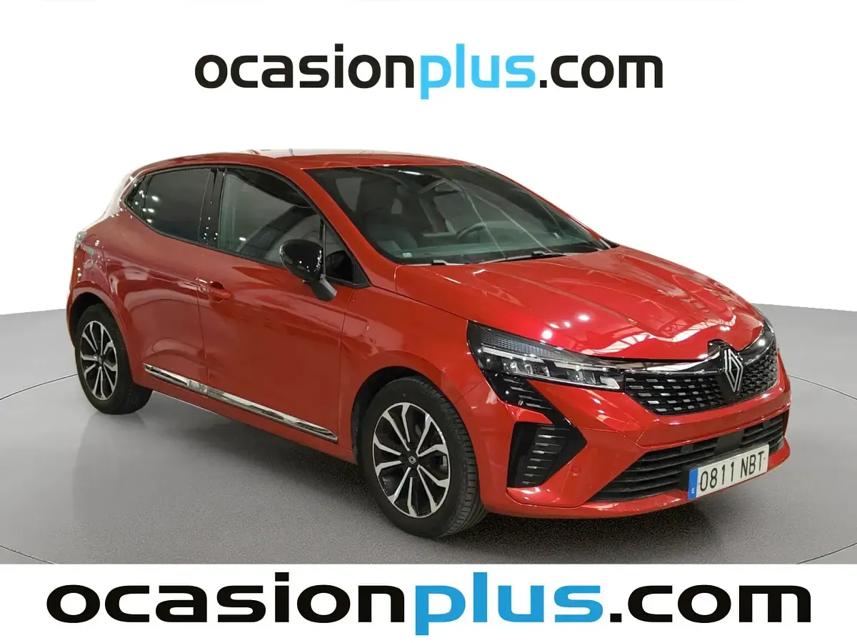 Usado Renault Clio Techno 101 CV (74 kW) 2025 Rojo Utilitario