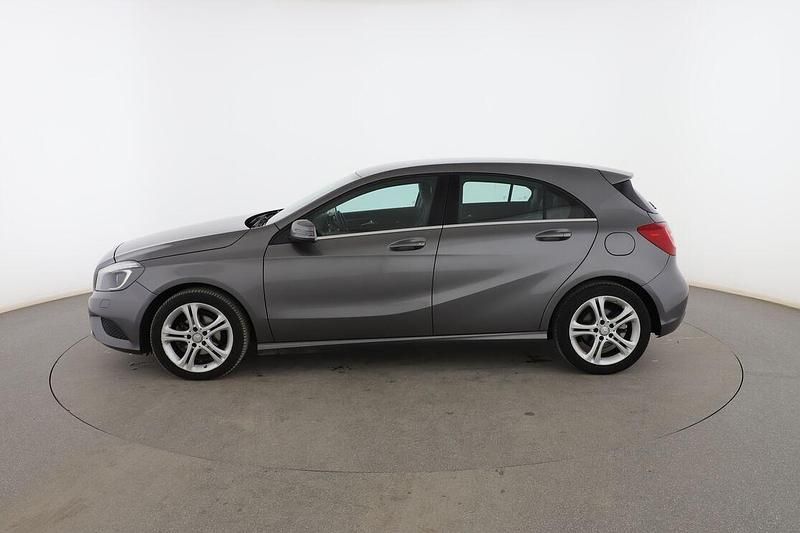 Usado Mercedes A180 Urban 111 CV (81 kW) 2015 Gris Berlina