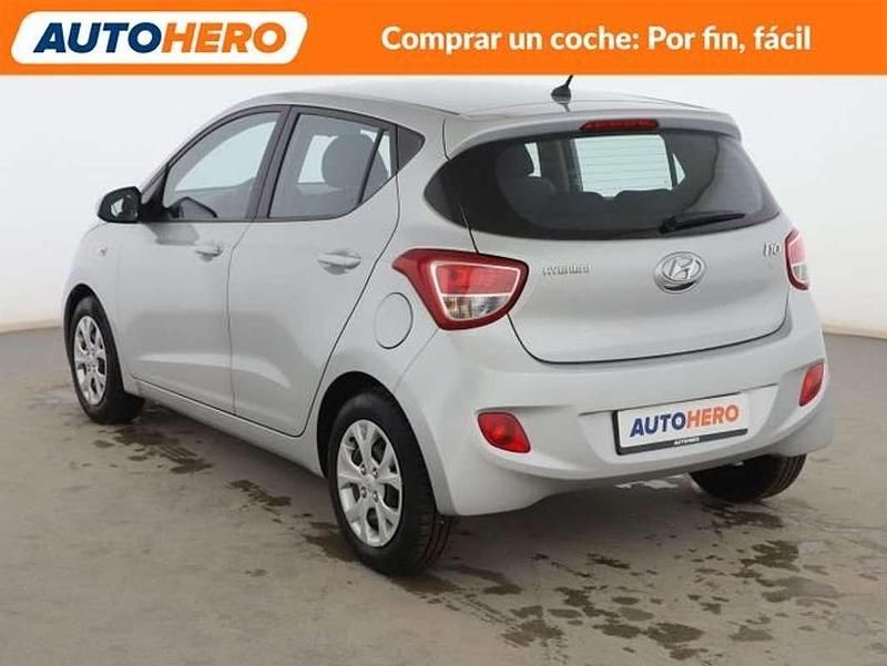 Usado Hyundai i10 67 CV (49 kW) 2015 Gris Utilitario