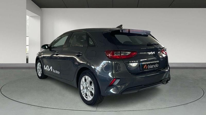 Usado Kia Ceed 120 CV (88 kW) 2023 Gris Utilitario