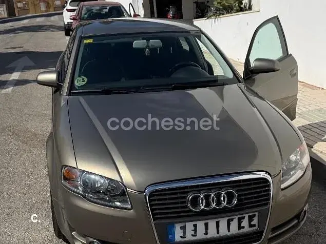 Usado Audi A4 140 CV (102 kW) 2006 Gris / plata Berlina