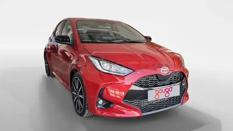 Usado Toyota Yaris Hybrid Sport 130 CV (95 kW) 2025 Rojo Berlina