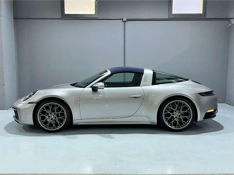 Käytetty Porsche 992 385 HP (283 kW) 2021 Harmaa Coupe - kaksiovinen