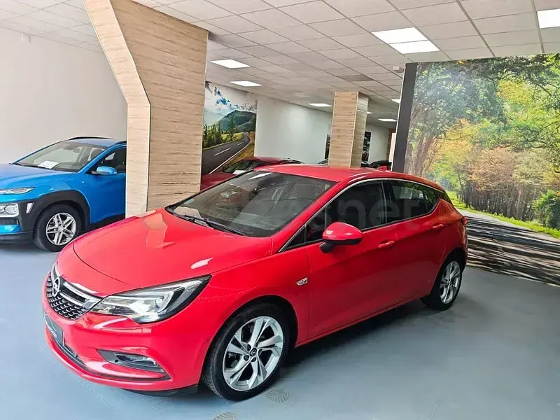 Usado Opel Astra Dynamic 136 CV (100 kW) 2017 Rojo Berlina