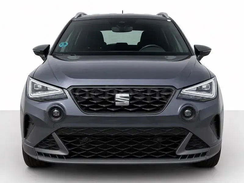 Usado Seat Arona FR 115 CV (84 kW) 2025 Gris / plata SUV
