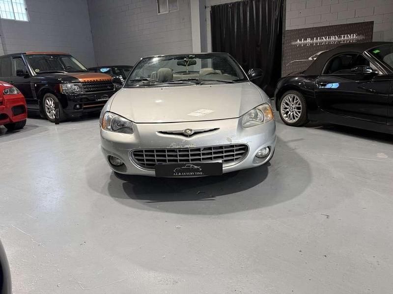 Usado Chrysler Sebring Cabriolet 140 CV (102 kW) 2002 Gris Descapotable