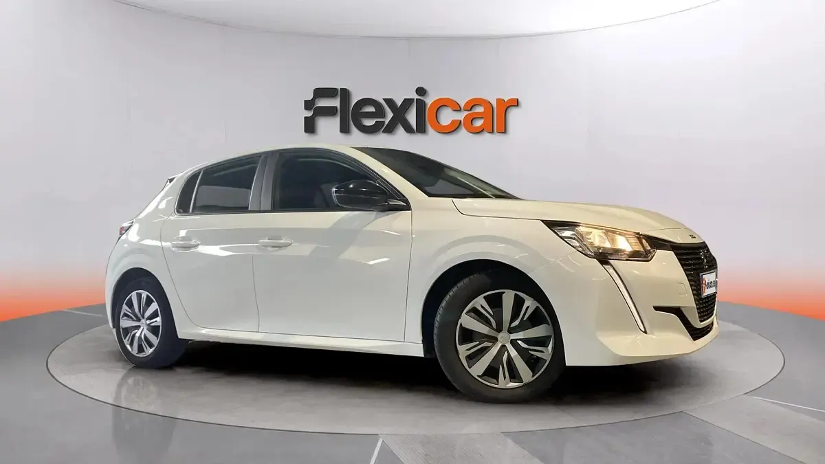 Usado Peugeot 208 Active 101 CV (74 kW) 2023 Blanco Utilitario