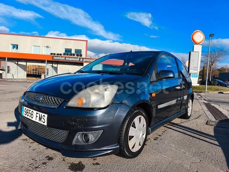 Gris / plata Usado 2007 Ford Fiesta Futura Berlina | 2400 € (Buen precio) - Imagen 1/4