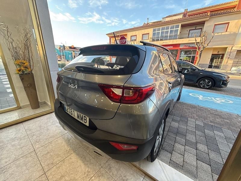 Usado Kia Stonic 84 CV (61 kW) 2023 Gris SUV