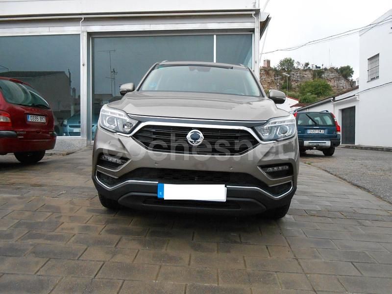 Beige Usado 2018 Ssangyong Rexton SUV | 18.600 € (Caro) - Imagen 1/4