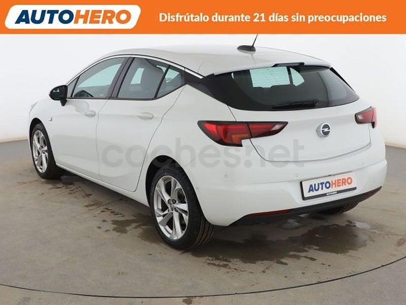 Usado Opel Astra Dynamic 125 CV (91 kW) 2017 Blanco Berlina