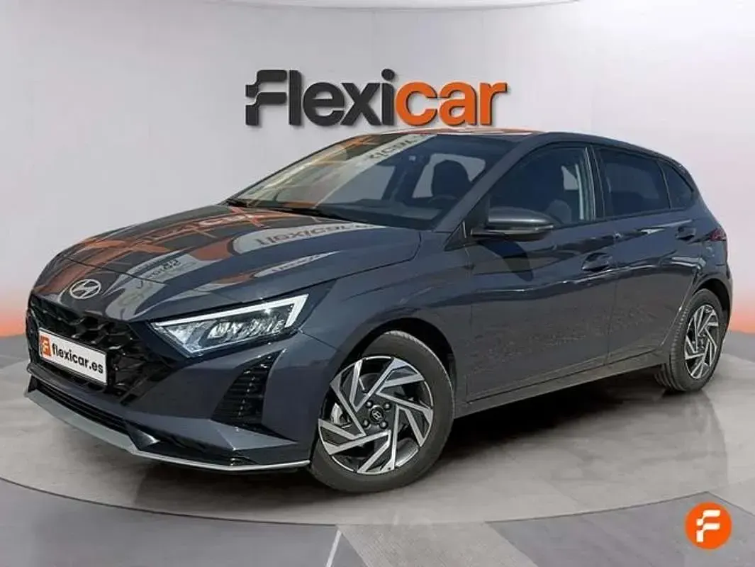 Usado Hyundai i20 101 CV (74 kW) 2025 Gris Utilitario