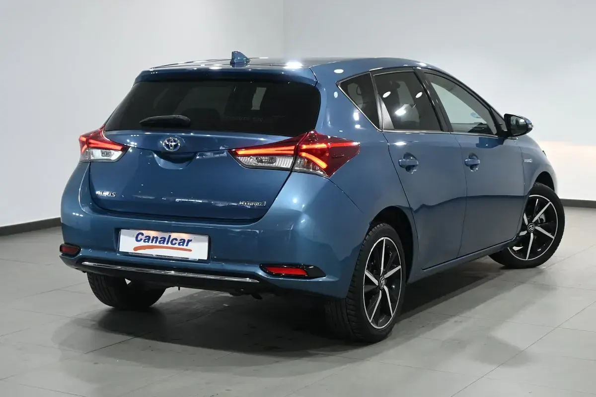 Usado Toyota Auris Edition 136 CV (100 kW) 2018 Azul