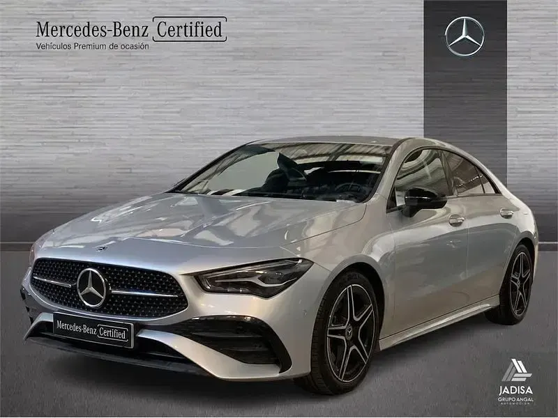 Usado Mercedes CLA200 163 CV (119 kW) 2025 Gris / plata Berlina