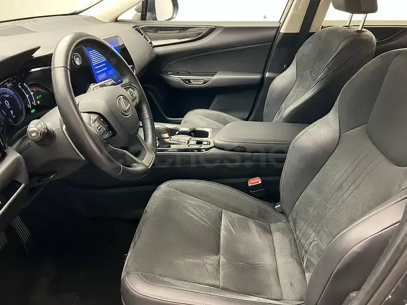 Usado Lexus NX350h Business Edition 242 CV (177 kW) 2022 Gris / plata SUV