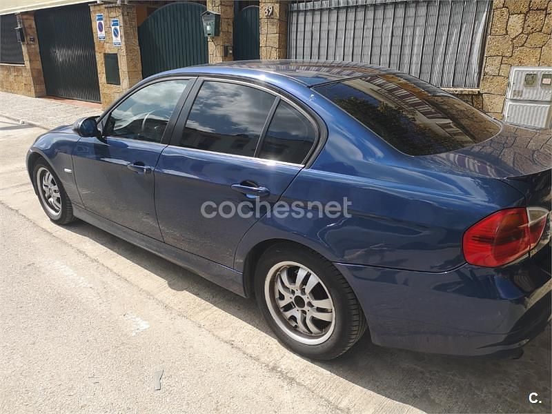 Usado BMW 318 122 CV (89 kW) 2007 Azul Berlina