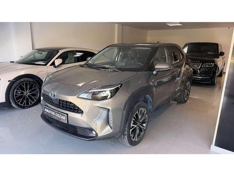 Usado Toyota Yaris Cross Business Edition 116 CV (85 kW) 2023 Verde SUV