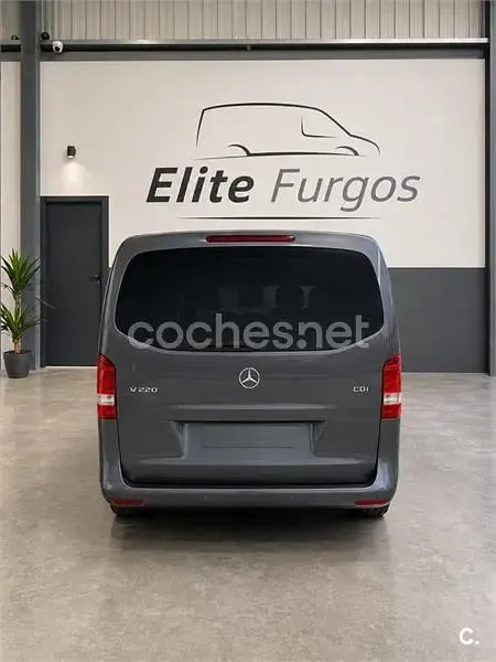 Usado Mercedes V220 Avantgarde 163 CV (119 kW) 2015 Gris / plata Monovolumen