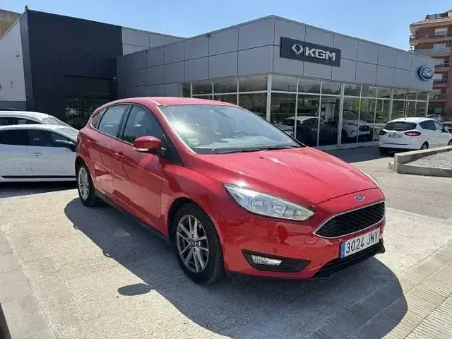 Usado Ford Focus Trend 120 CV (88 kW) 2016 Rojo Berlina