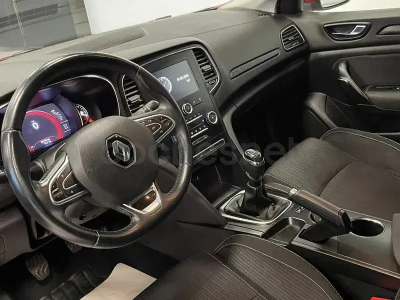 Usado Renault Mégane 130 CV (95 kW) 2018 Rojo Berlina